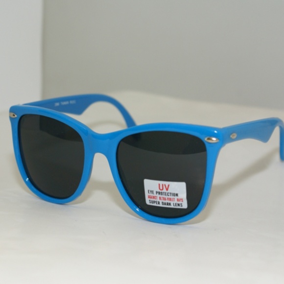 NWT True Vintage Electric blue Wayfair like style Super Dark Smoke lens Sunglass - Picture 1 of 2
